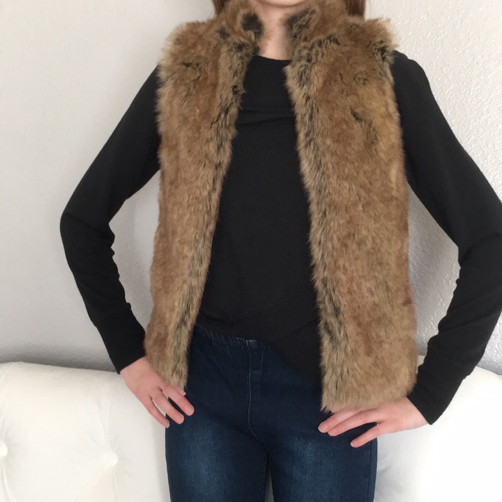 Girls faux fur vest